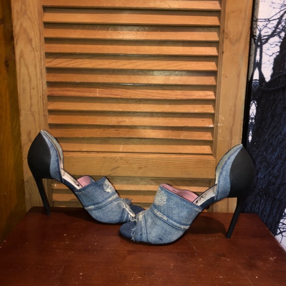 Diesel Distressed Designed Heels - Picture 3 of 5